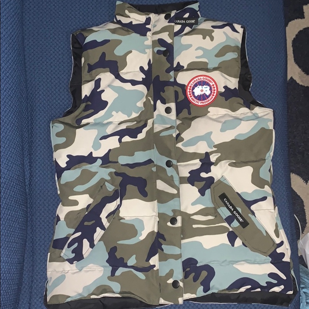 BRAND NEW CAMOUFLAGE CANADA GOOSE VEST